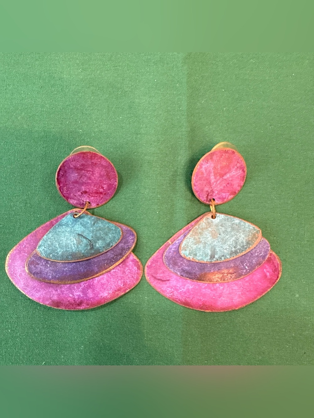VTG 1980’s Layered Metal Drop Earrings Colorful Patina Pink, Purple, Teal 23E